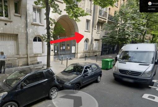 Entrée du Club Daumesnil : en entrant à droite puis tout droit